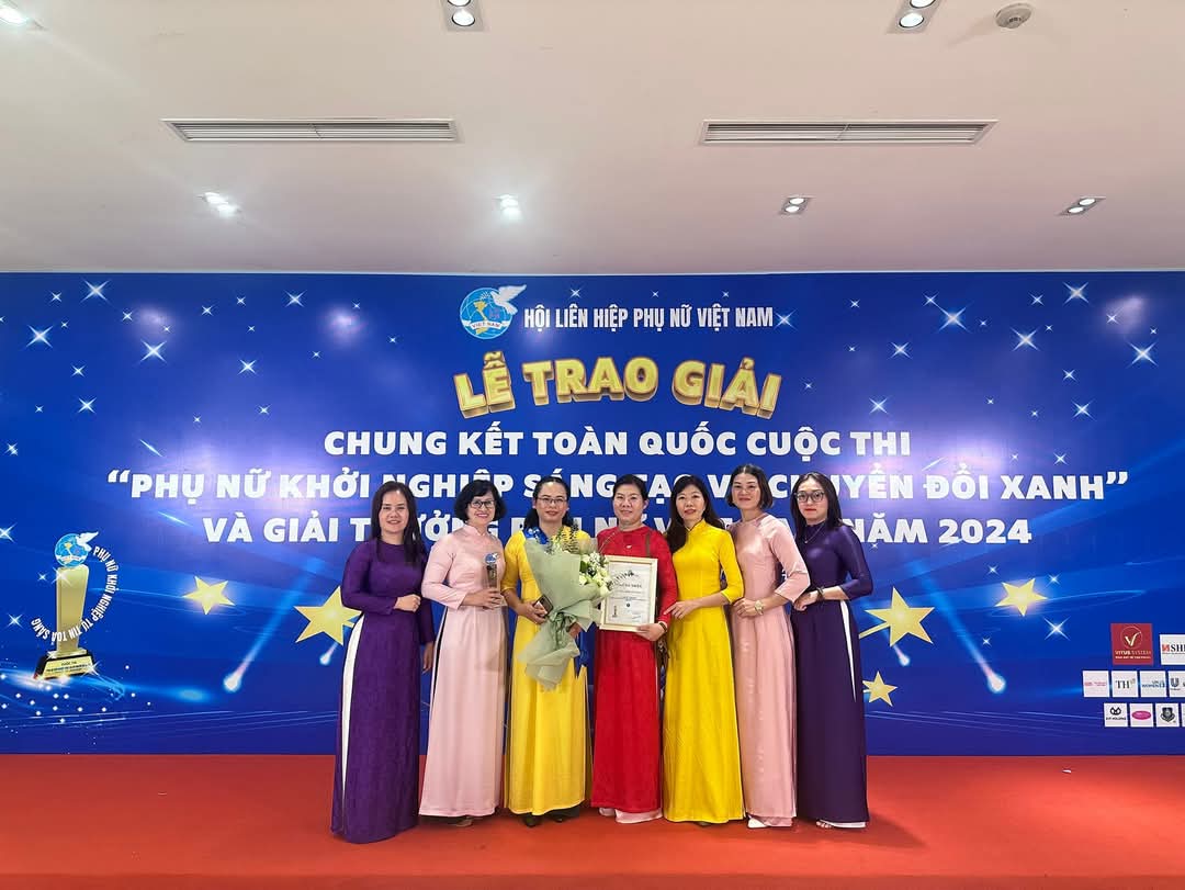 Chị Yến tham gia hội nghị 2